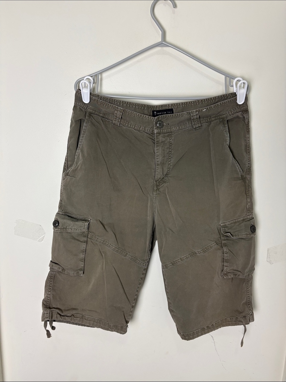 Men's Olive Cargo Shorts with Utility Pockets - Unbranded